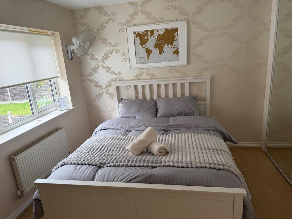 Modern Entire apartment with free parking near Manchester City centre - B&B Manchester