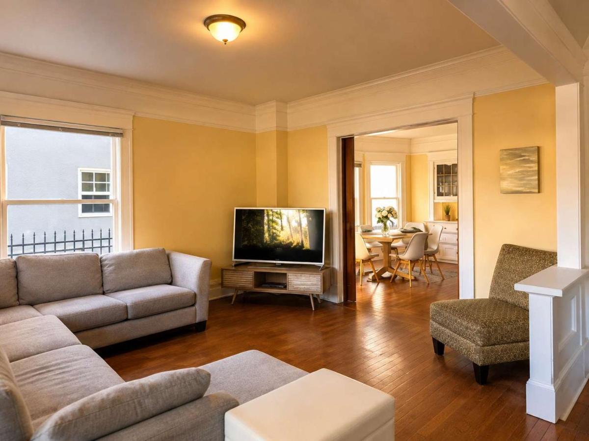 Charming Home in Great Location Backyard Porch - B&B San Diego