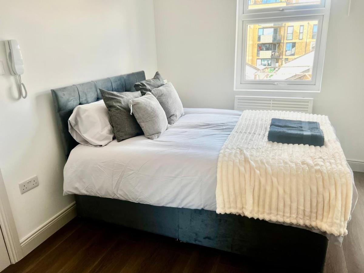 Cosy Double bedroom with En-Suite & Shared Kitchen - B&B London