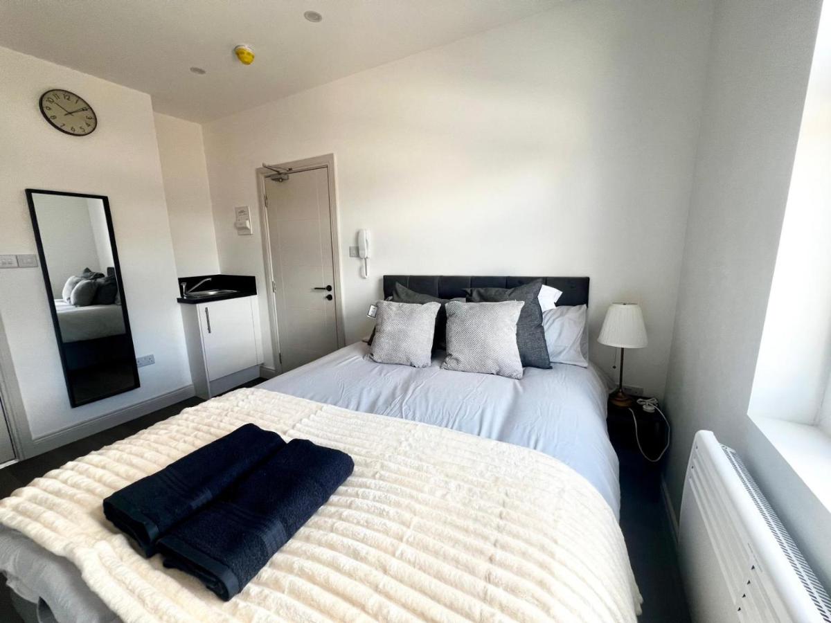 Cosy Double bedroom with En-Suite & Shared Kitchen - B&B London