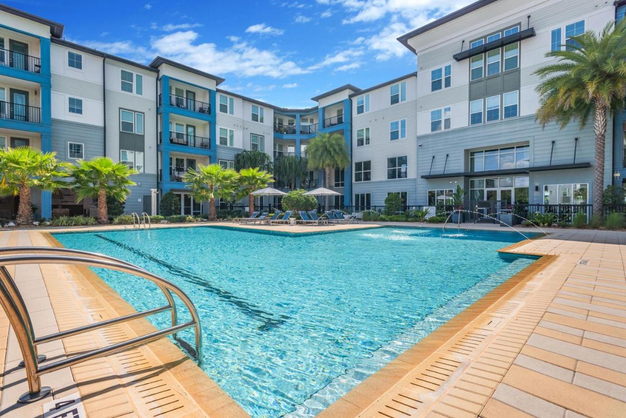 The modern Retreat Luxury Condo In St Pete near Downtown - B&B Pinellas Park