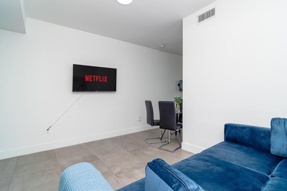 Centrally Located 1BR with King Bed Near Brickell, Airport Downtown and Wynwood - Chambres d'hôtes Miami