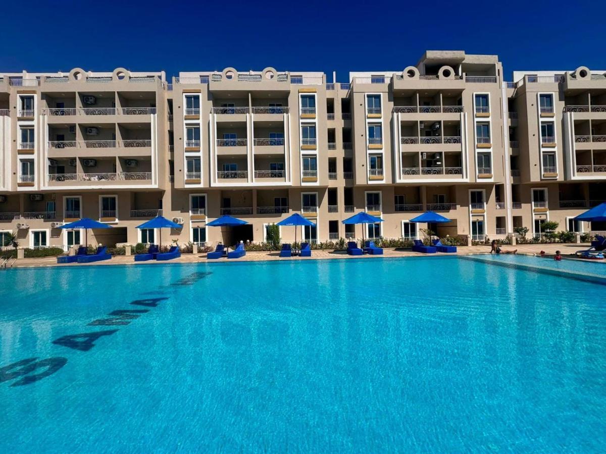 Pool View Apartment Near Airport & Beach - B&B Hurghada