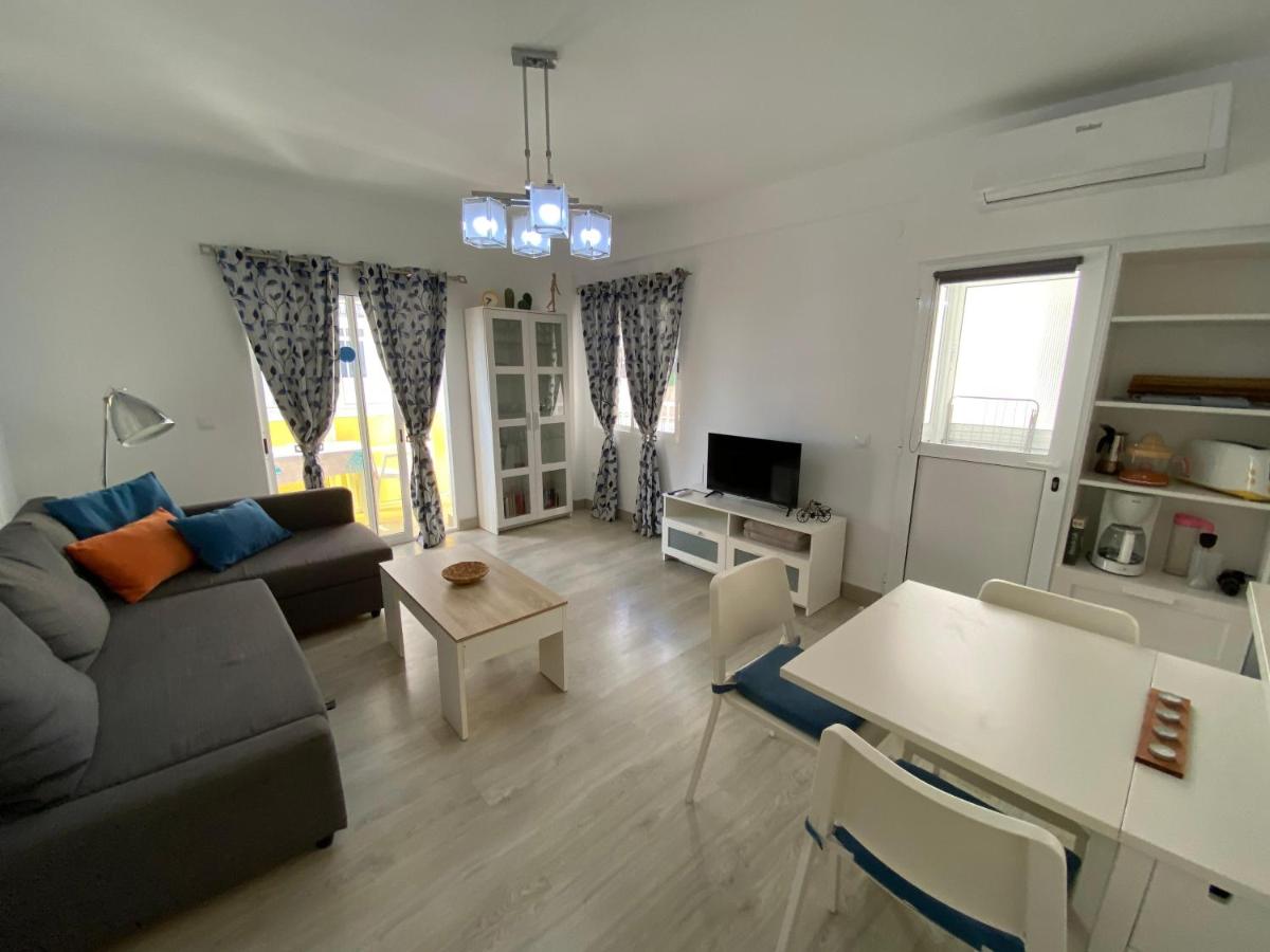 ¡A un paso de peatonal del Balcón de Europa! - B&B Nerja