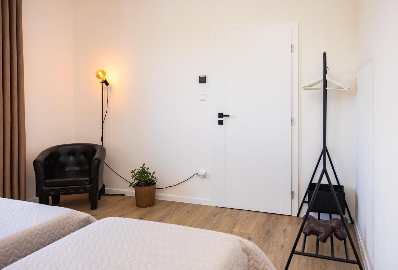 Private Sunny Apt With Free Parking 24-7 self check-in - Ferienwohnung Altsohl