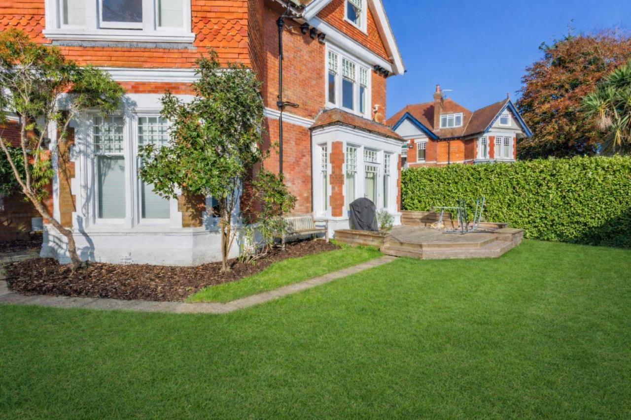 Cosy Garden Apartment Close To Beach - Bed and Breakfast Canford Cliffs