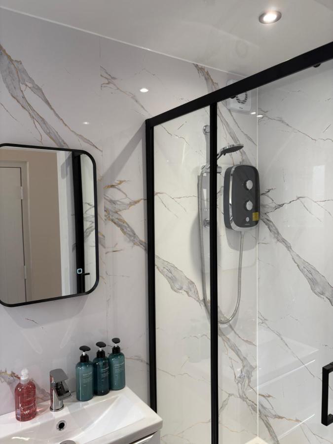 Newly made apartment extension on house - Bed and Breakfast Prescot