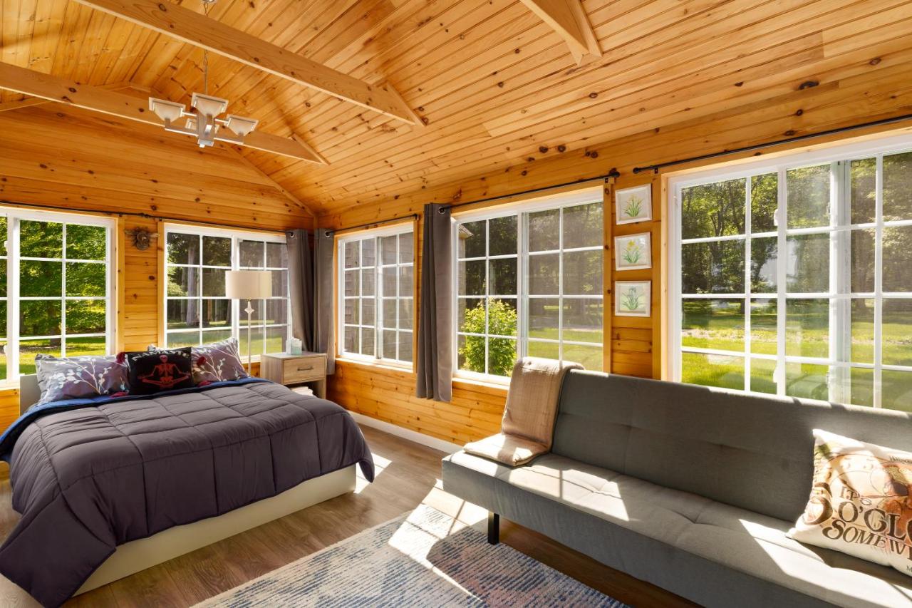 Lakefront Guesthouse w Sunrise View - Bed and Breakfast Stonington