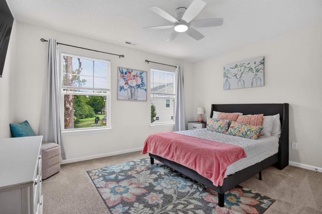 Prime Location in Chesapeake with Spacious 4BR & Big Kitchen - Chambres d'hôtes Chesapeake