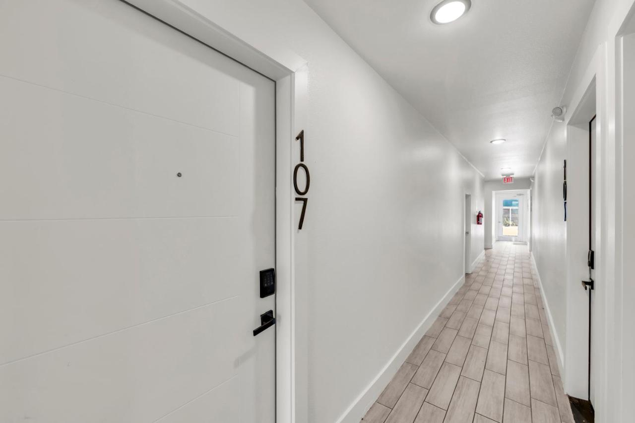 Renovated 2BR - Sleeps 6 - Walk to Deep Ellum - DT - B&B Dallas