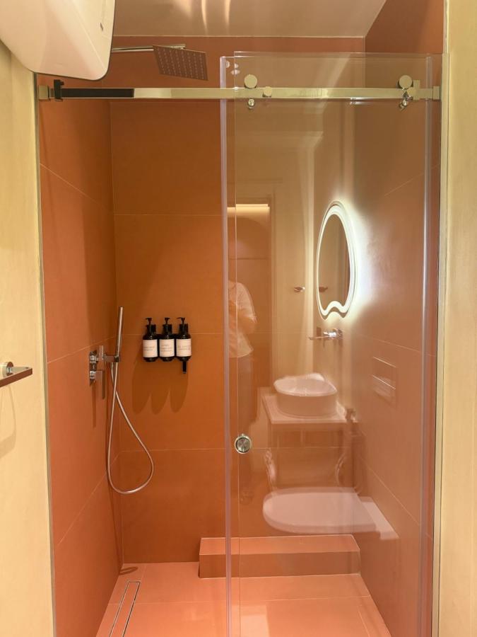 Luxuria City Center Suites - Bed and Breakfast Tirana