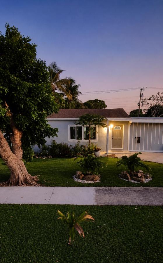Family-Friendly Beach Home in West Palm Beach, FL - Chambres d'hôtes West Palm Beach