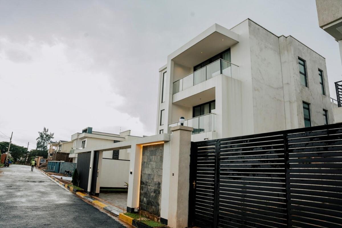 Rama Luxury Villa with Rooftop and Penthouse - B&B Kigali