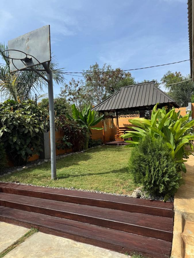 Spacious 4BR Apartment near Kilimanjaro Airport - Bed and Breakfast Boma la Ngombe