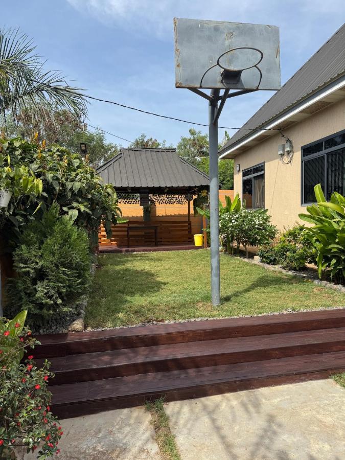 Spacious 4BR Apartment near Kilimanjaro Airport - B&B Boma la Ngombe