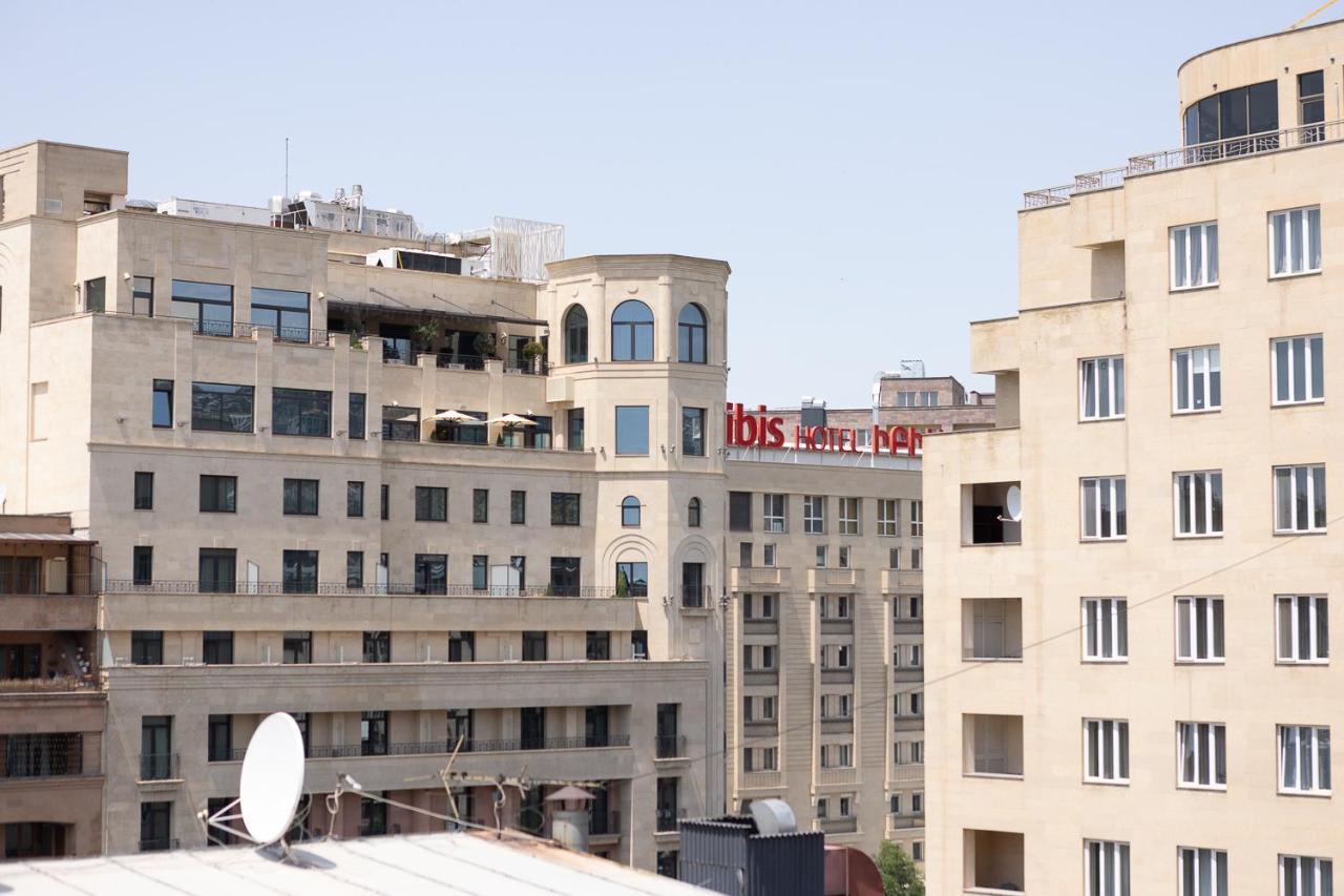 Stylish Two-Bedroom Apartment In Downtown Yerevan - B&B Yerevan