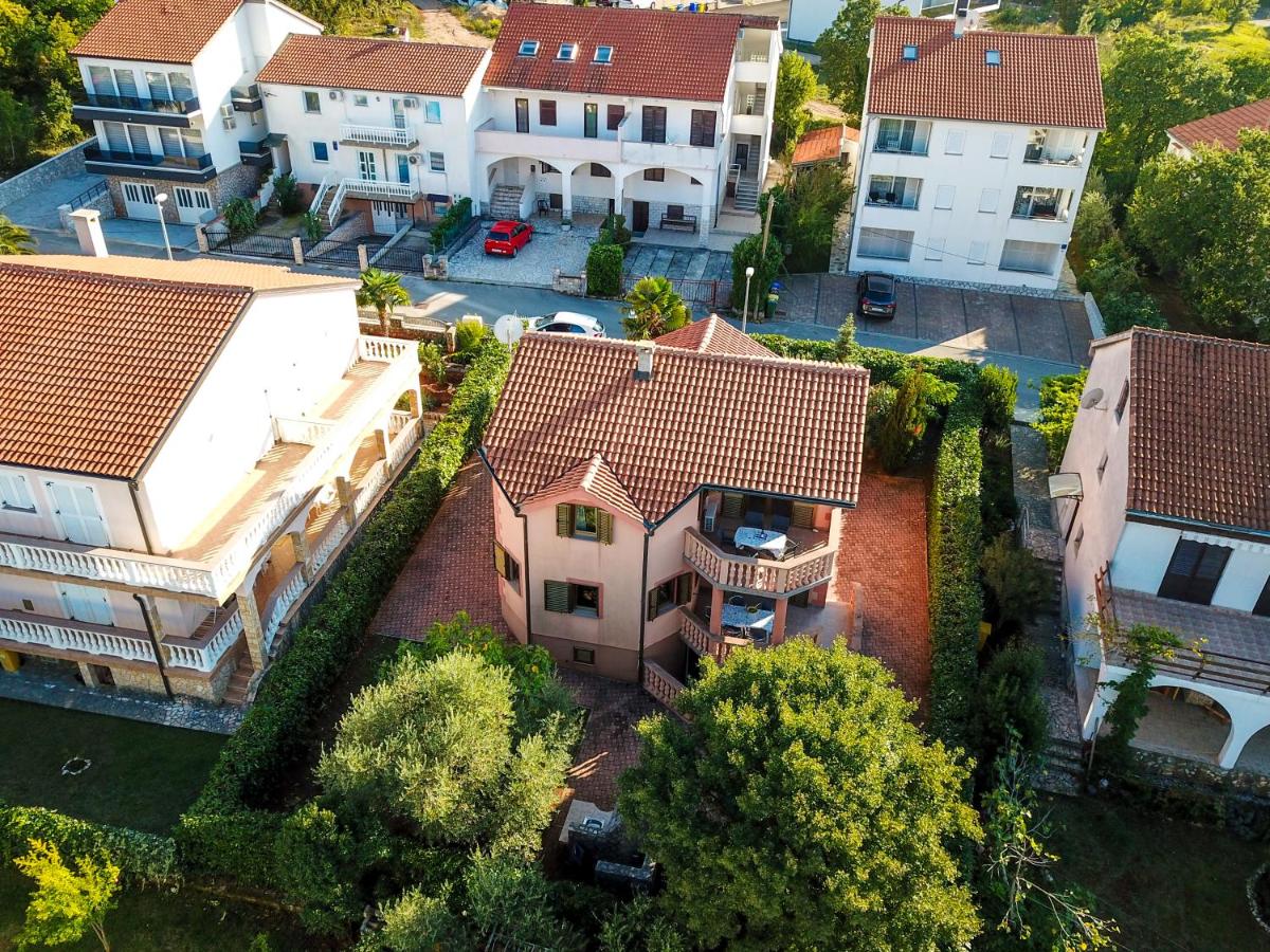 Apartments Irini - Ferienwohnung Njivice, Krk