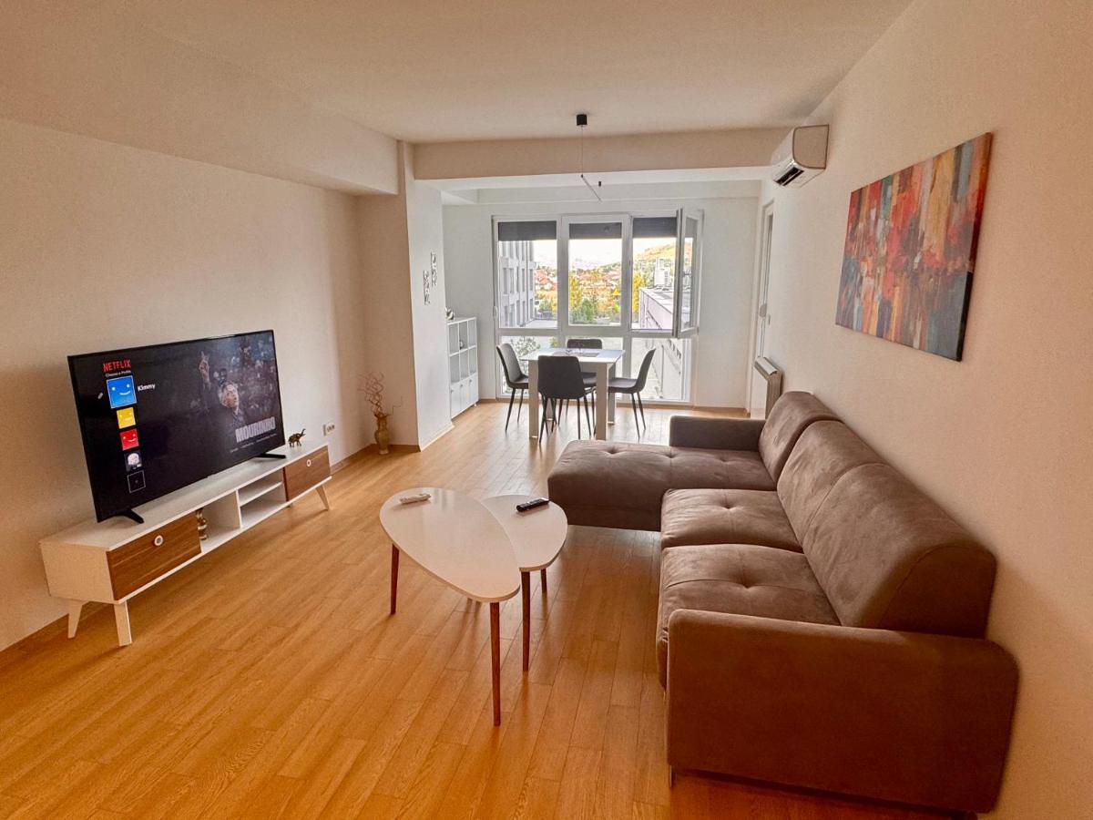 Modern & Bright Apartment with Vardar River view - Ferienwohnung Skopje