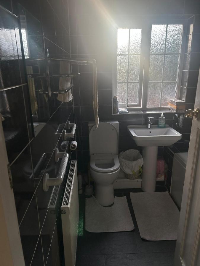 Cosy Double Room - Free Parking near Hospital - B&B Wyken