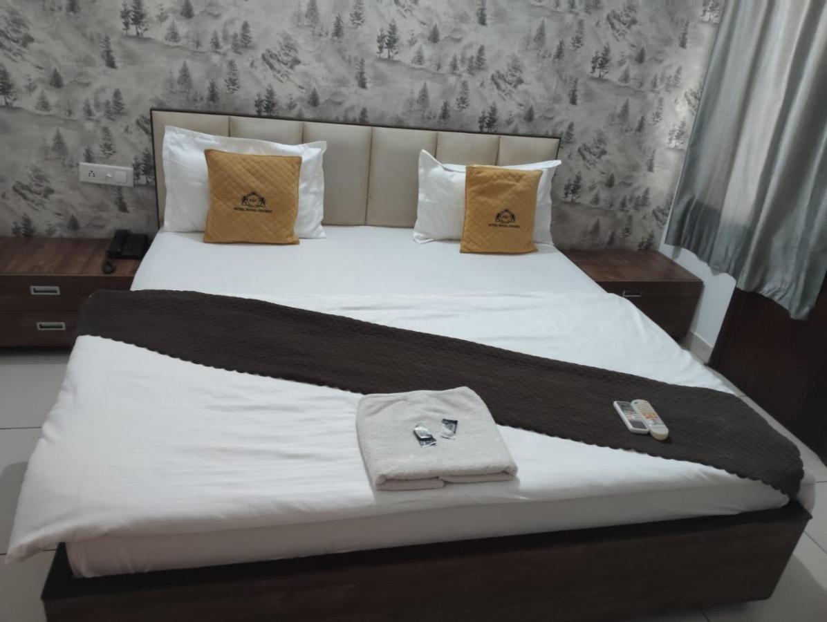 Hotel & Resort ROYAL CROWNE - Chambres d'hôtes Ludhiana