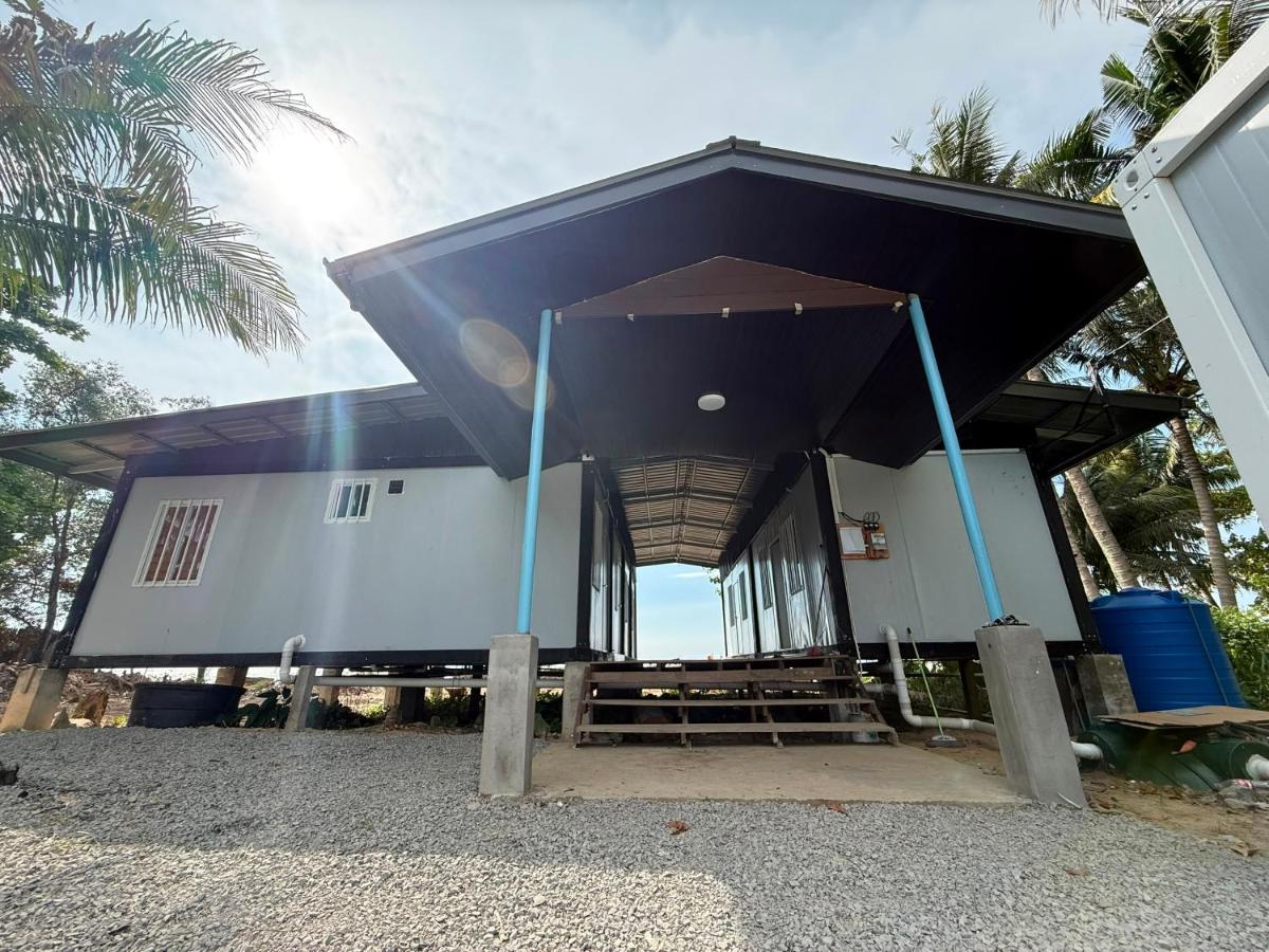 KKIA Beach House - B&B Putatan