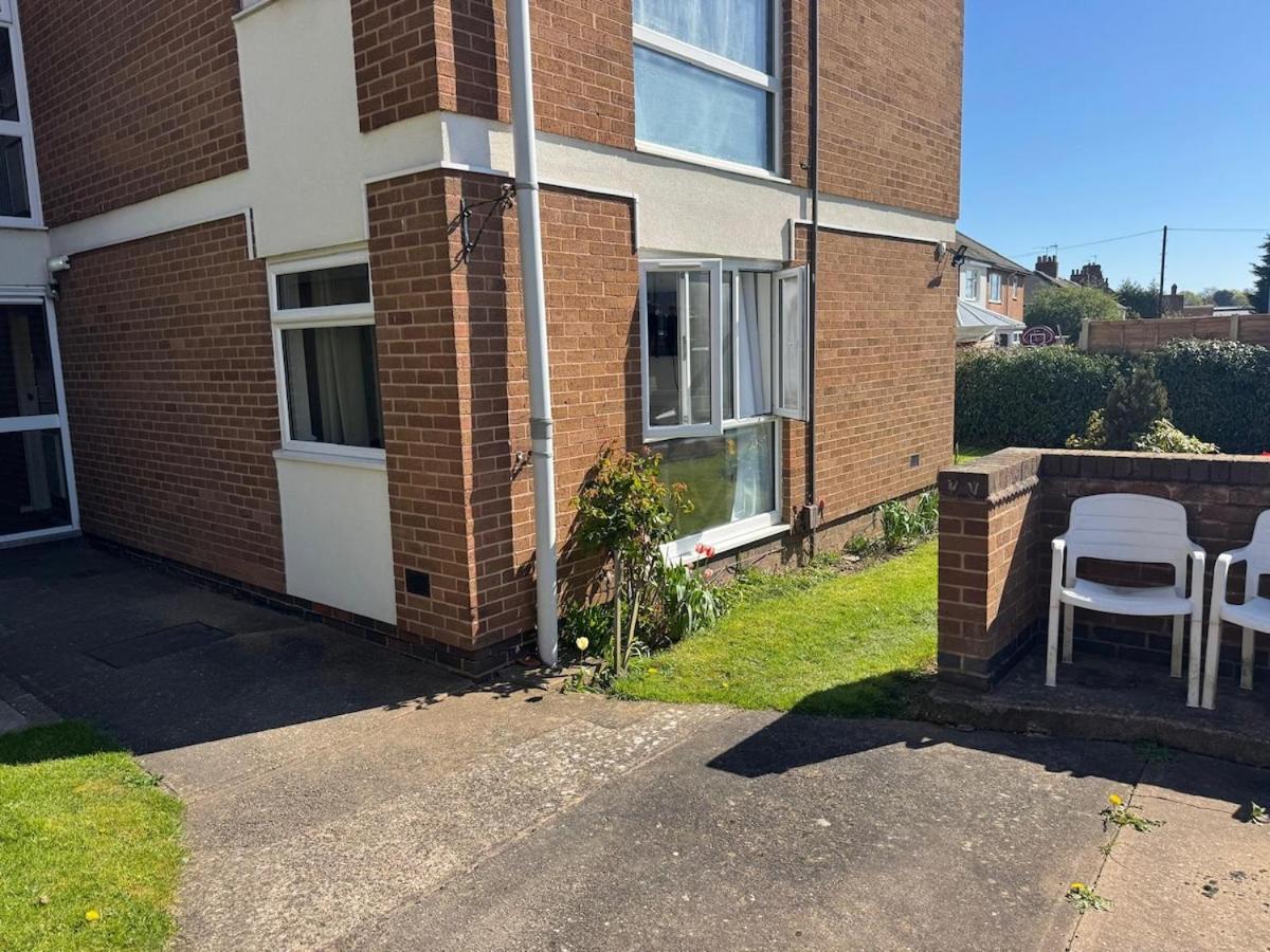 1 Bed Apartment - City Centre - M69 - Shops - Ferienwohnung Hinckley
