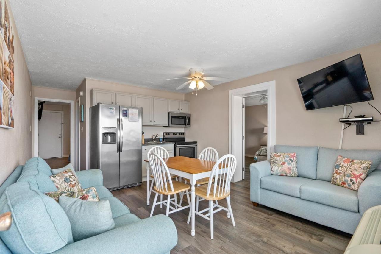 Oceanfront 2BR • Ground-Floor Patio • King Ste • Small Dog Friendly • Blue Mist 102 - B&B Myrtle Beach