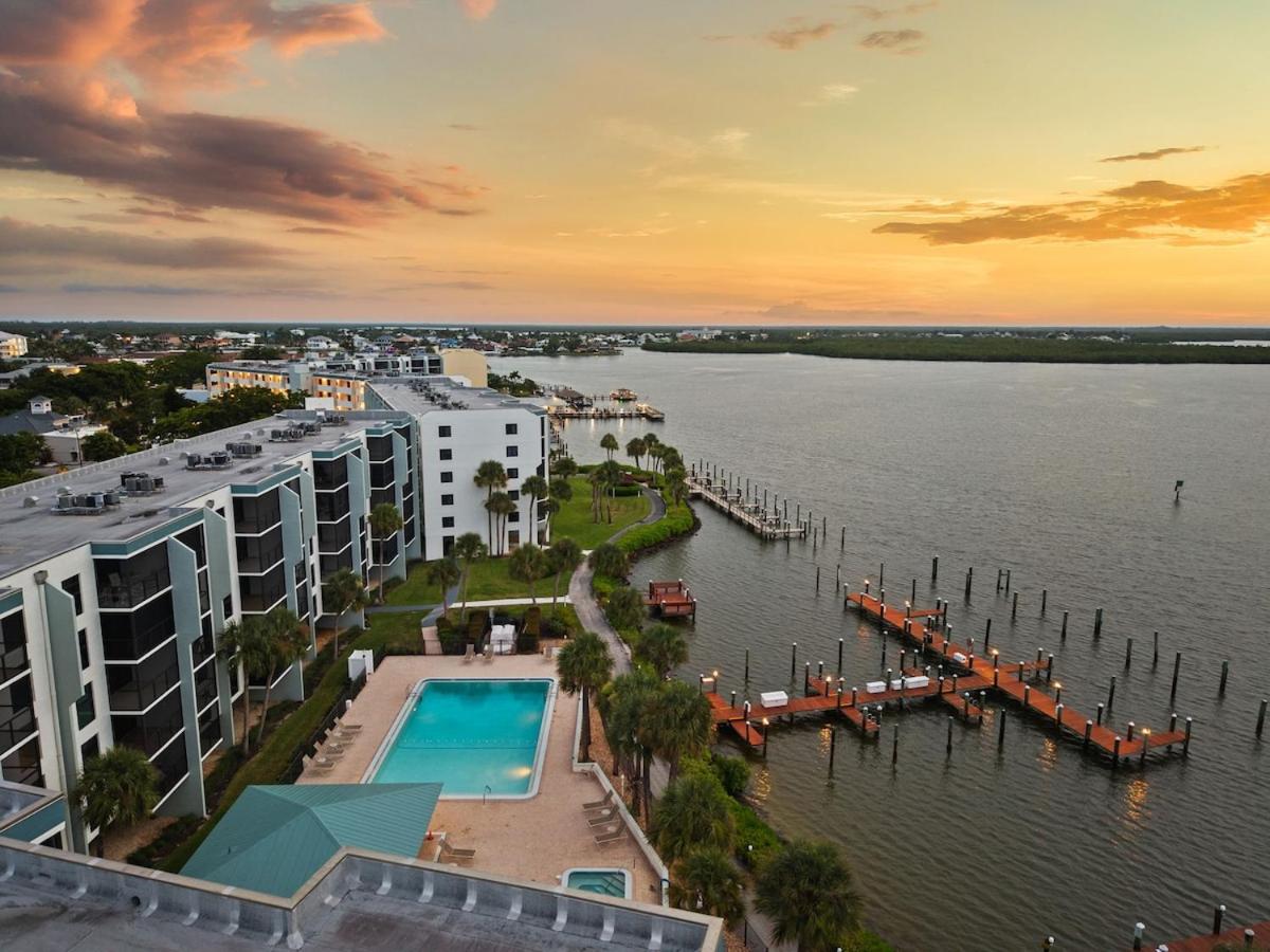 Casa Sol - Waterfront Island Rental - Ocean Views - Near Beach - Bed and Breakfast Marco Island