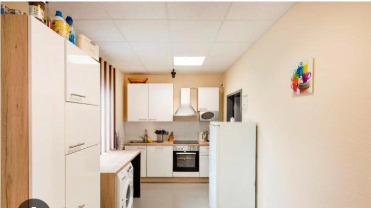 Amaya Rooms Hannover Laatzen nahe Messe & Arena - B&B Hannover