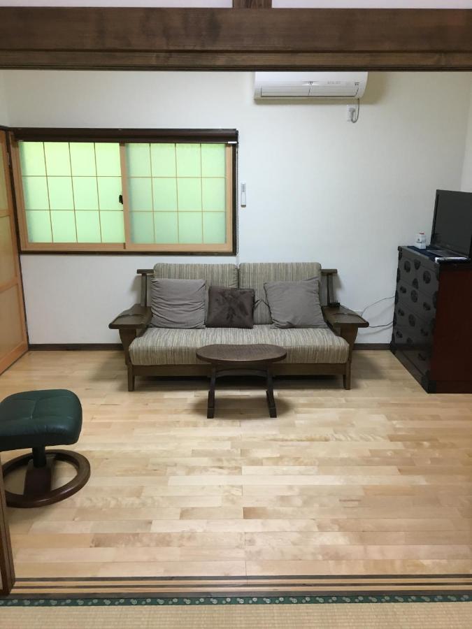 Habitación Familiar Deluxe con baño compartido