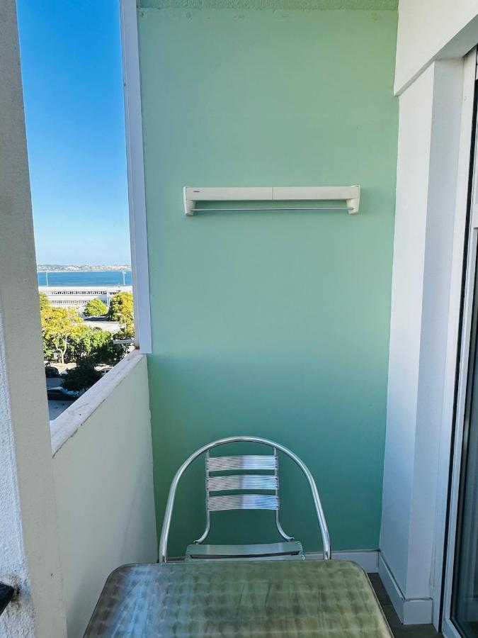 Homey Studio - Bed and Breakfast Paço de Arcos