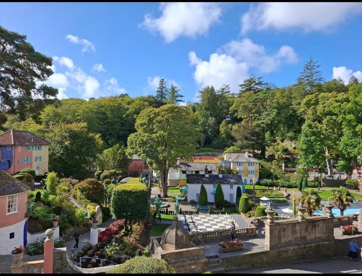Pet Friendly 2-Bed Lodge Sleeps 5 Pool & Parking - B&B Caernarfon
