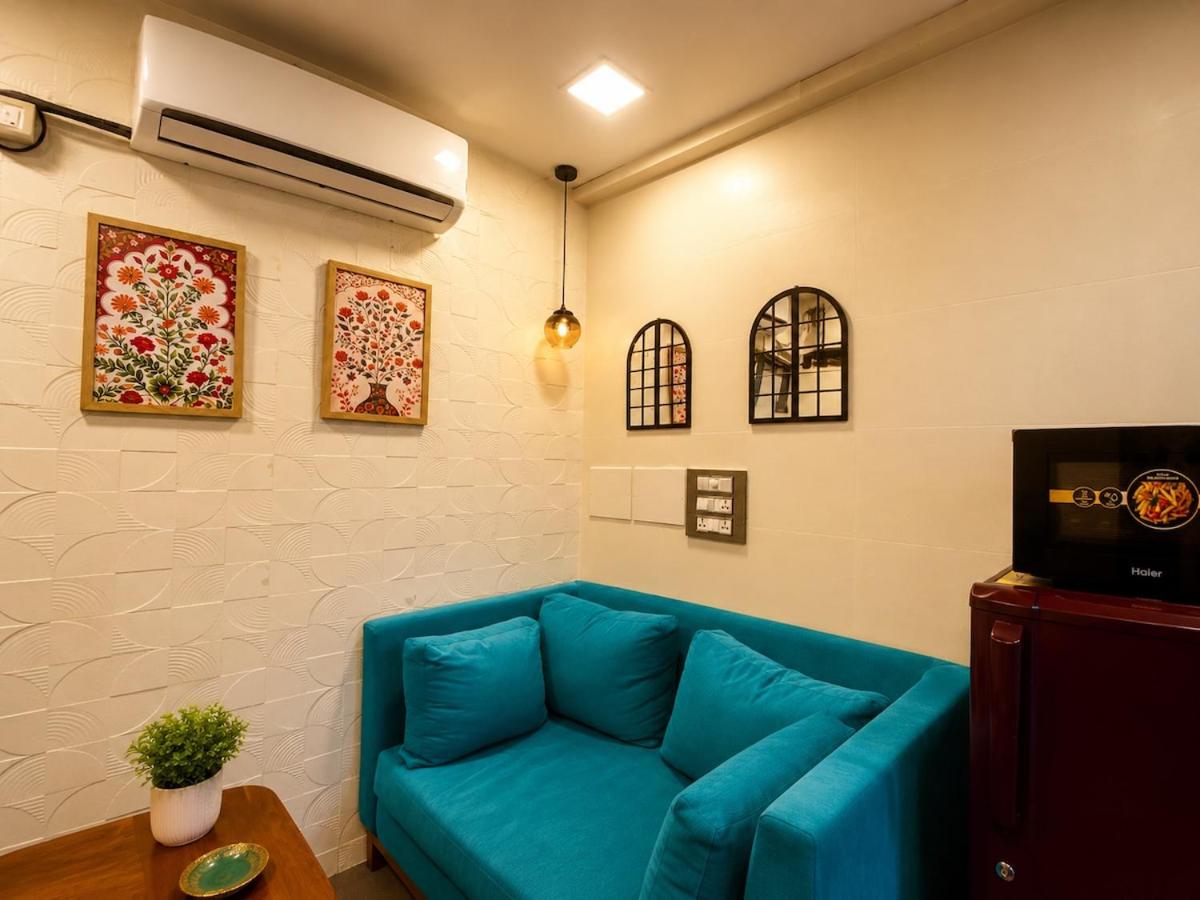 Stylish Studio Walk to Carter Rd & Cafés Wifi by Trivana Haven Stays - B&B Mumbai