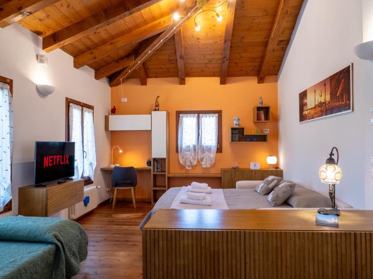 open space apt - comodo a Venezia - B&B Treviso
