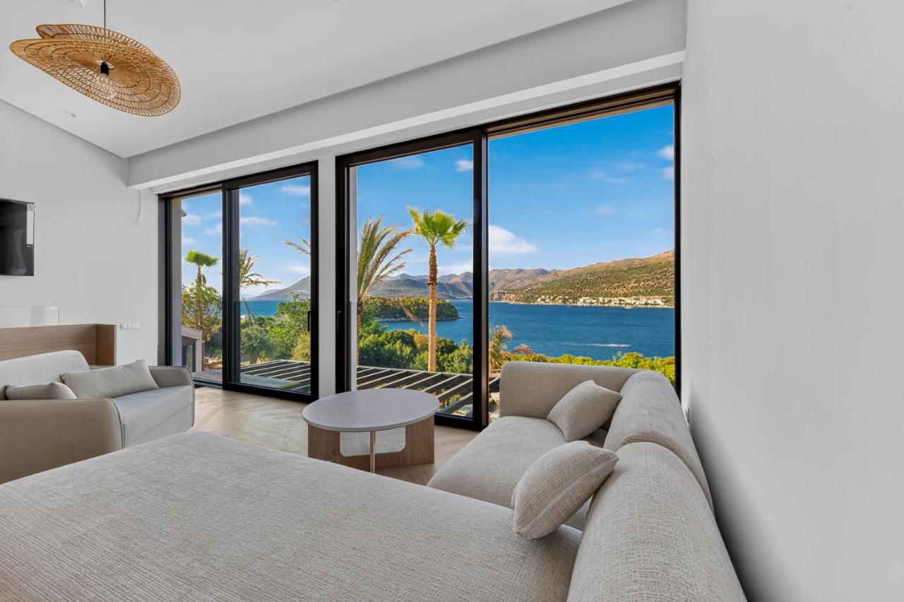 Grand Azure Residence - Executive Three-Bedroom Apartment with Sea View
