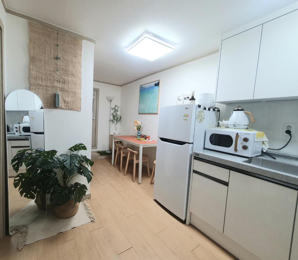군자역 5분, 침실 2개, 퀸침대 3개, 최대인원 6명, 1층숙소, 무료주차 - Bed and Breakfast Seoel