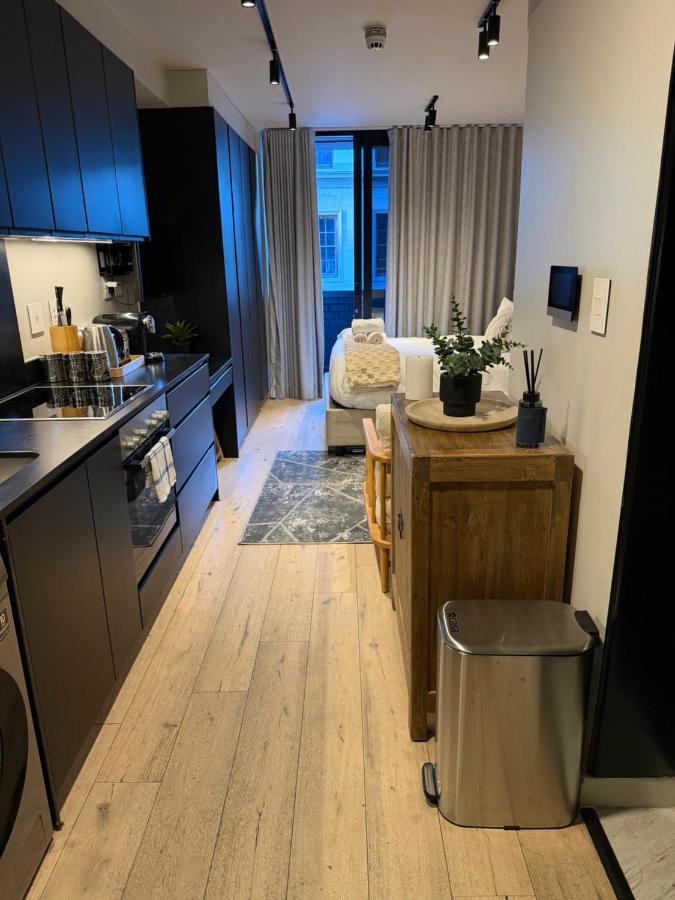 The Tokyo Apartments With Balcony & Mountain View - Ferienwohnung Kapstadt