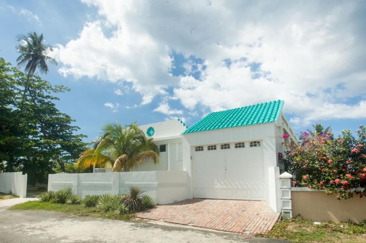 Beachfront Apt on Aguada-5min from Rincon - B&B Aguada