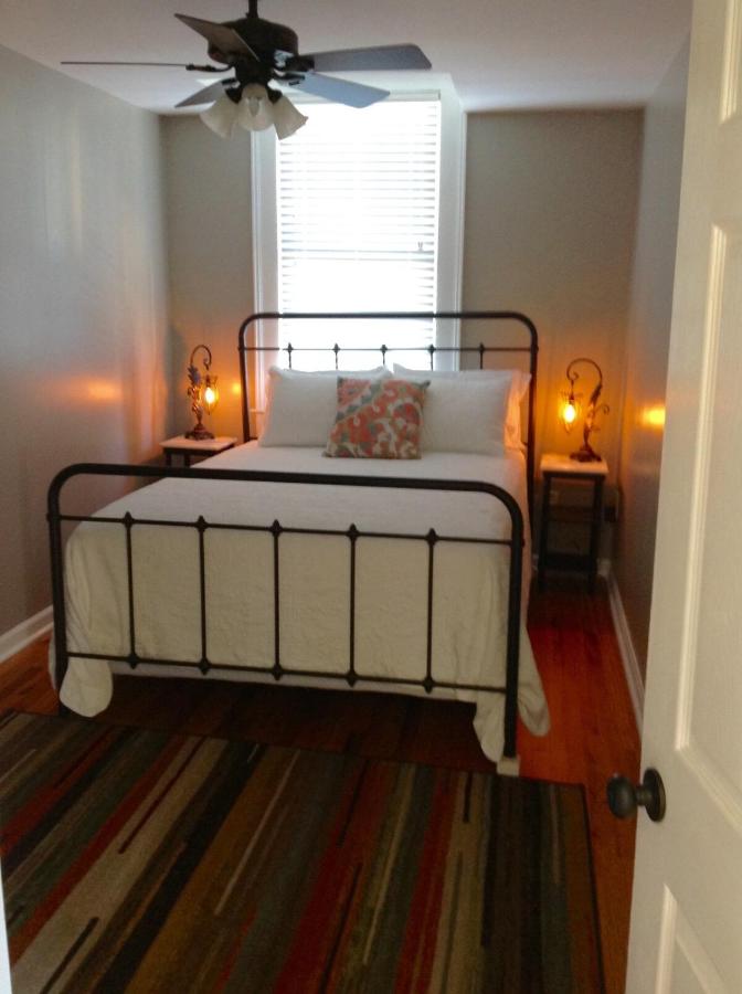 Centrally located Downtown Charleston Duplex - Bed and Breakfast Charleston