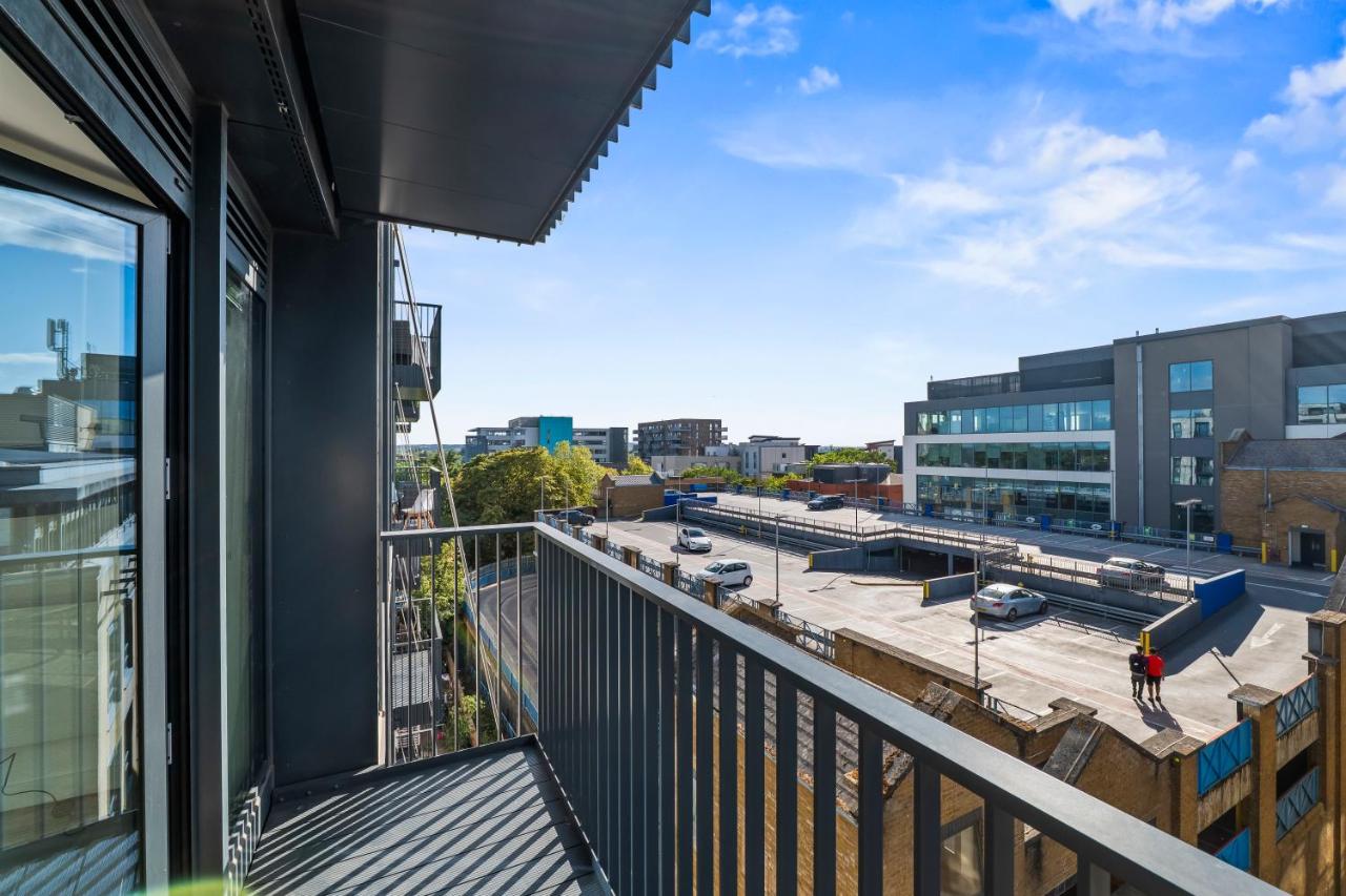 Stylish 1-Bed Near Elizabeth Line & Heathrow - B&B Slough