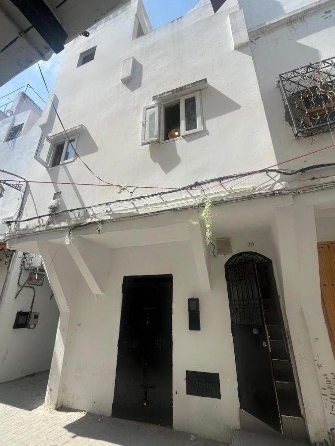 Dar al Kasbah maison à porte privée, chambre ,salon une cuisine équipée, et une terrasse au sein de La Kasbah - B&B Tangeri