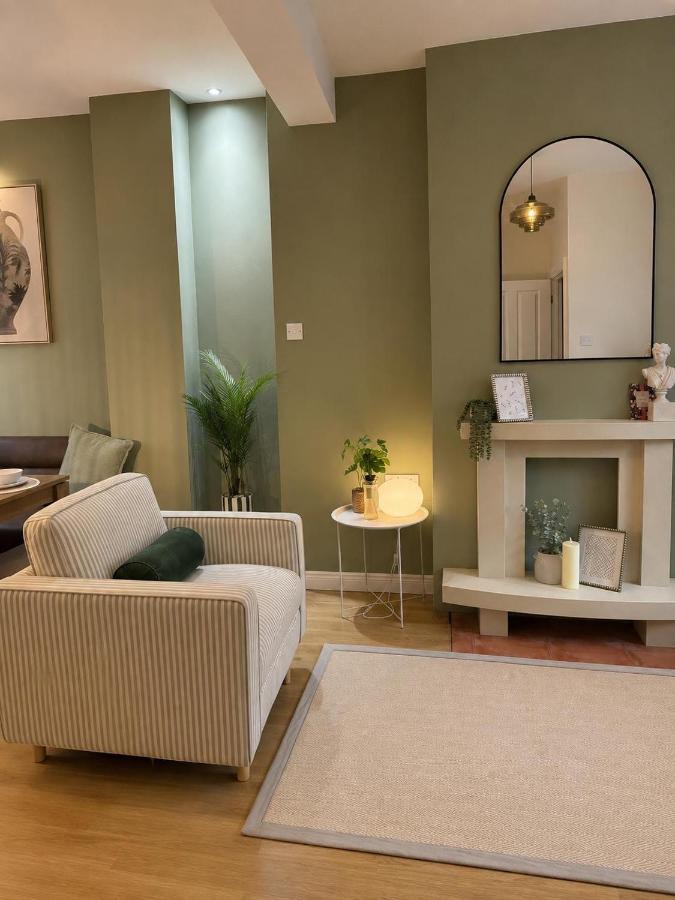 2 Bedroom House Derry City Centre with Free WiFi 5 Guests No 8 - B&B Londonderry