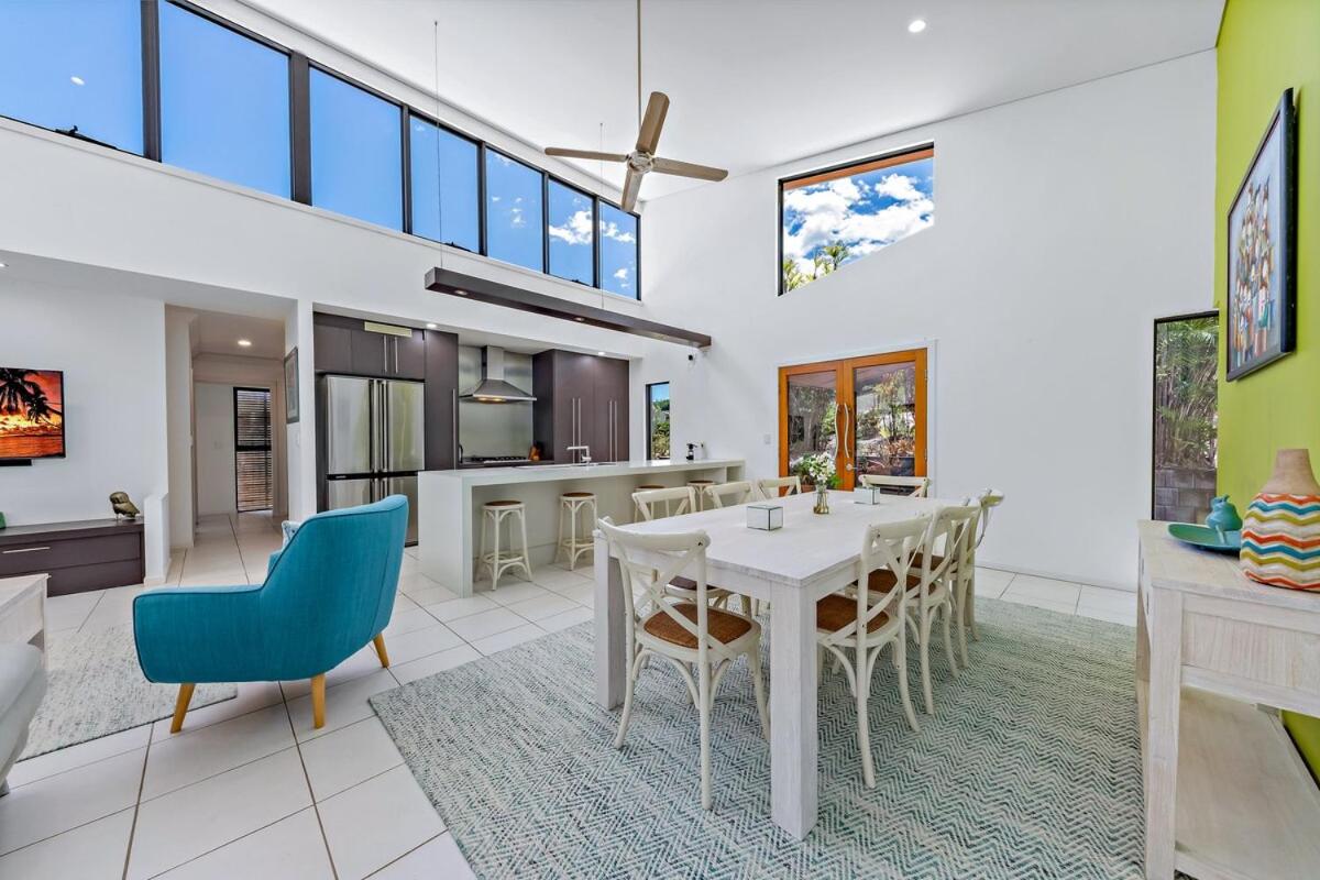Hilltop Views - Cannonvale - Bed and Breakfast Airlie Beach