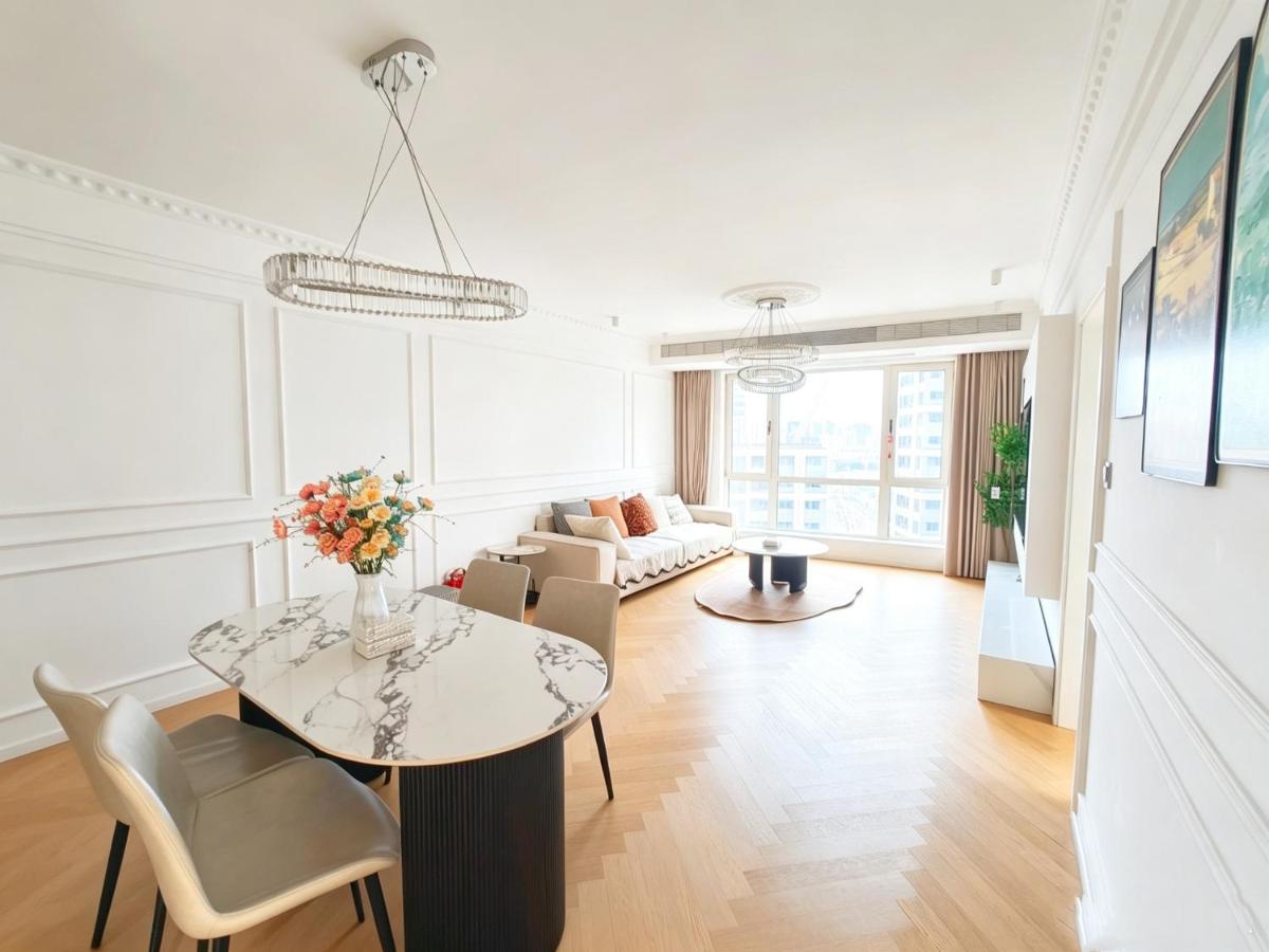 City home walk to YuGarden and near the Bund,NanjingRoad,3bedrooms,very nice view,and close to subway - Bed and Breakfast Sjanghai