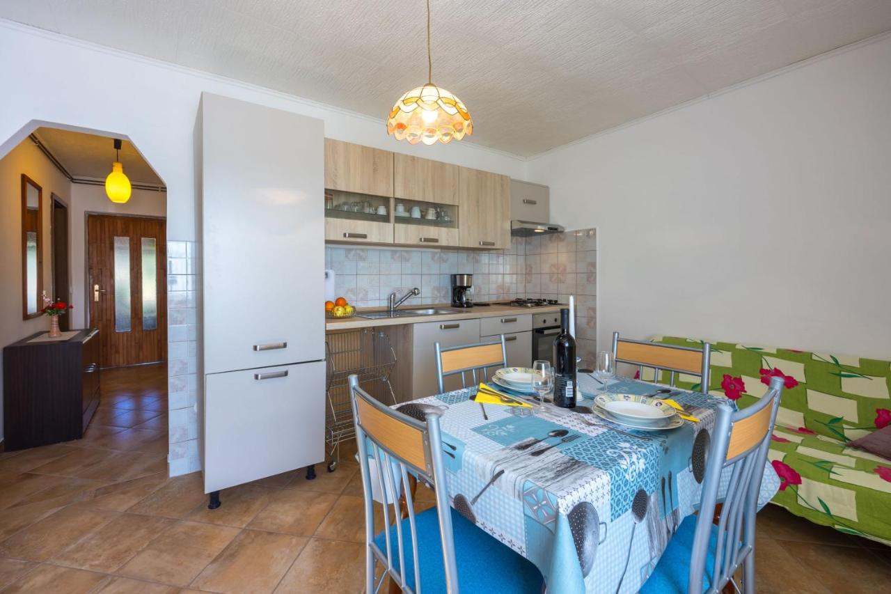 Rural Apt Lea for 2 /w Terrace - Happy Rentals - Bed and Breakfast Šmarje