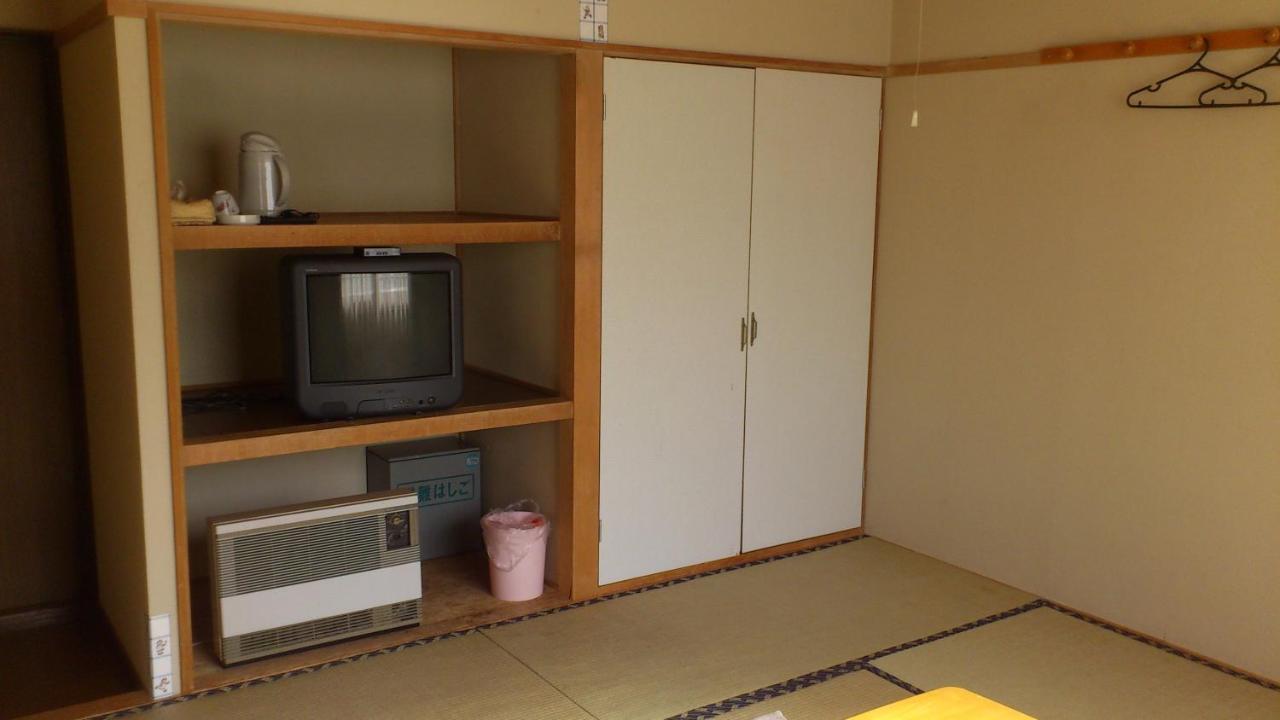 Zimmer im japanischen Stil mit Gemeinschaftsbad