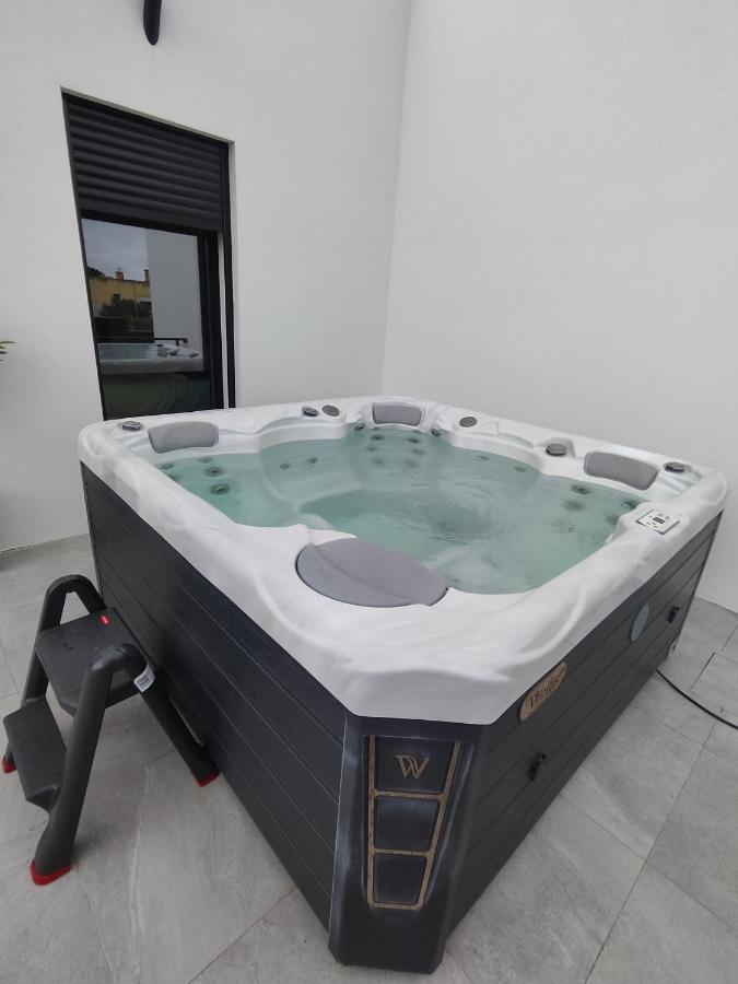 Azores Retreat Manguinha with Jacuzzi - B&B Ponta Delgada