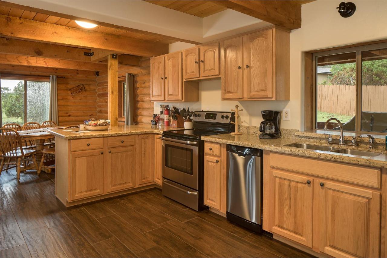 Ontario Ave Remodeled Log Cabin on 1 Acre Gateway to Grand Canyon Amazing Views - Bed and Breakfast Williams