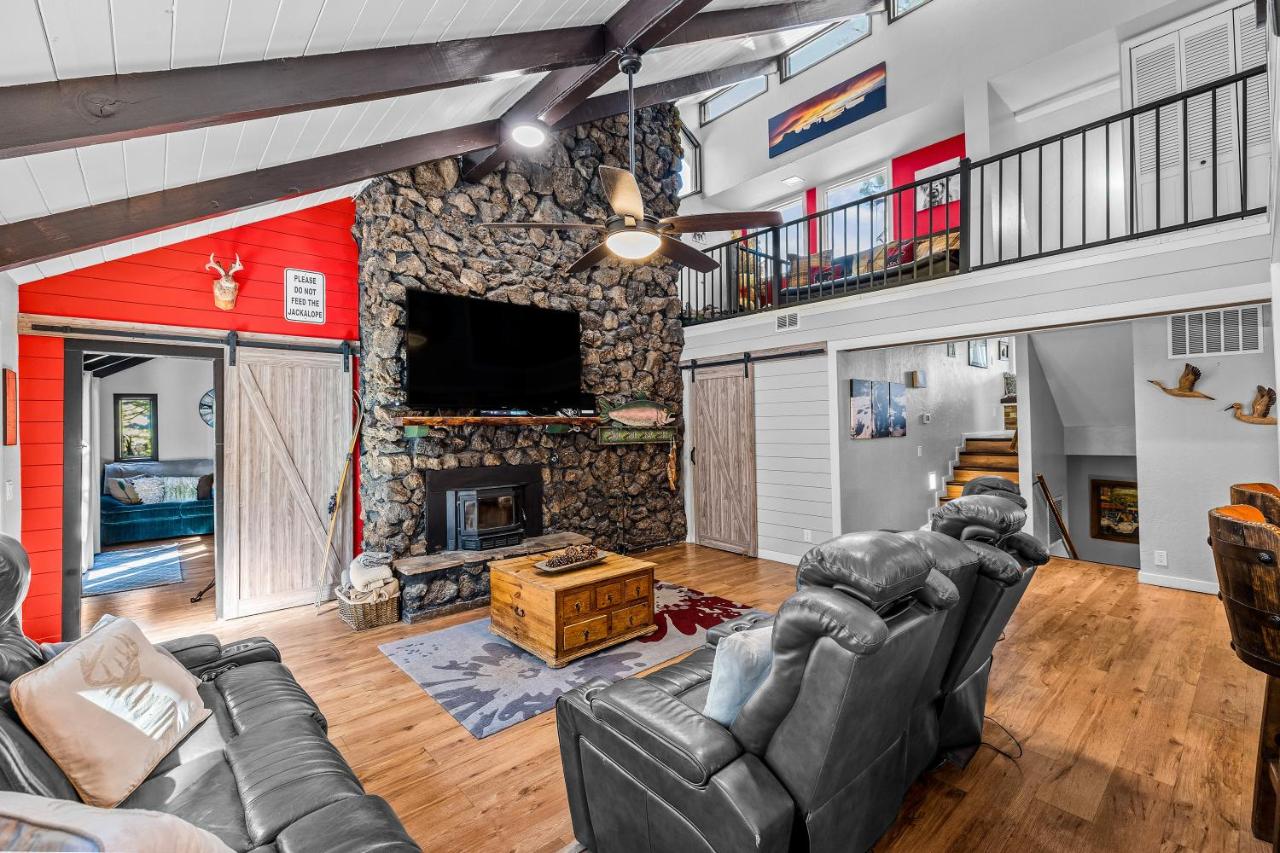 Big R Lodge Hot Tub Arcades Large Deck Retreat Near Flagstaff Attractions - Chambres d'hôtes Flagstaff