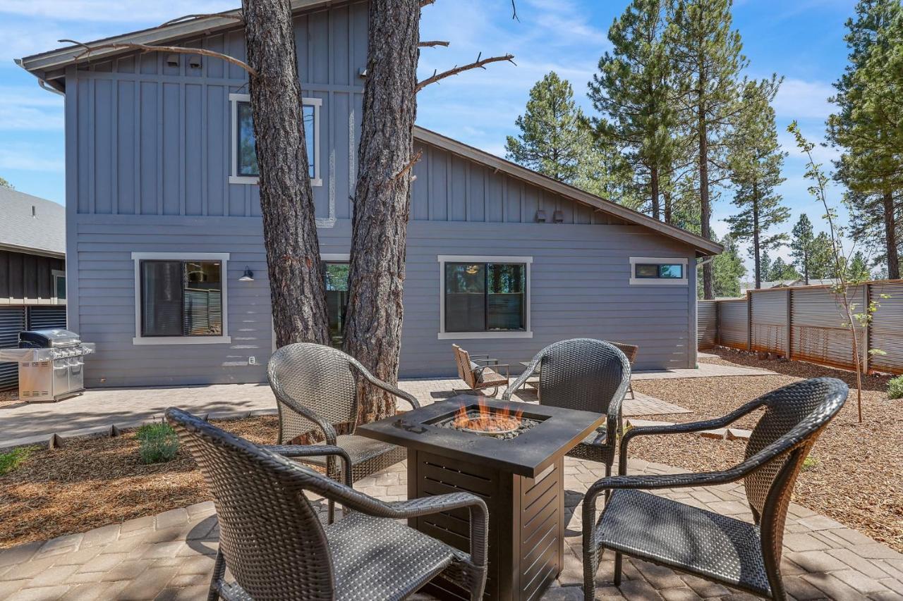 Sky Mountain Spacious Family Retreat Fireplaces Fenced Yard Pet-Friendly Central AC - Chambres d'hôtes Flagstaff
